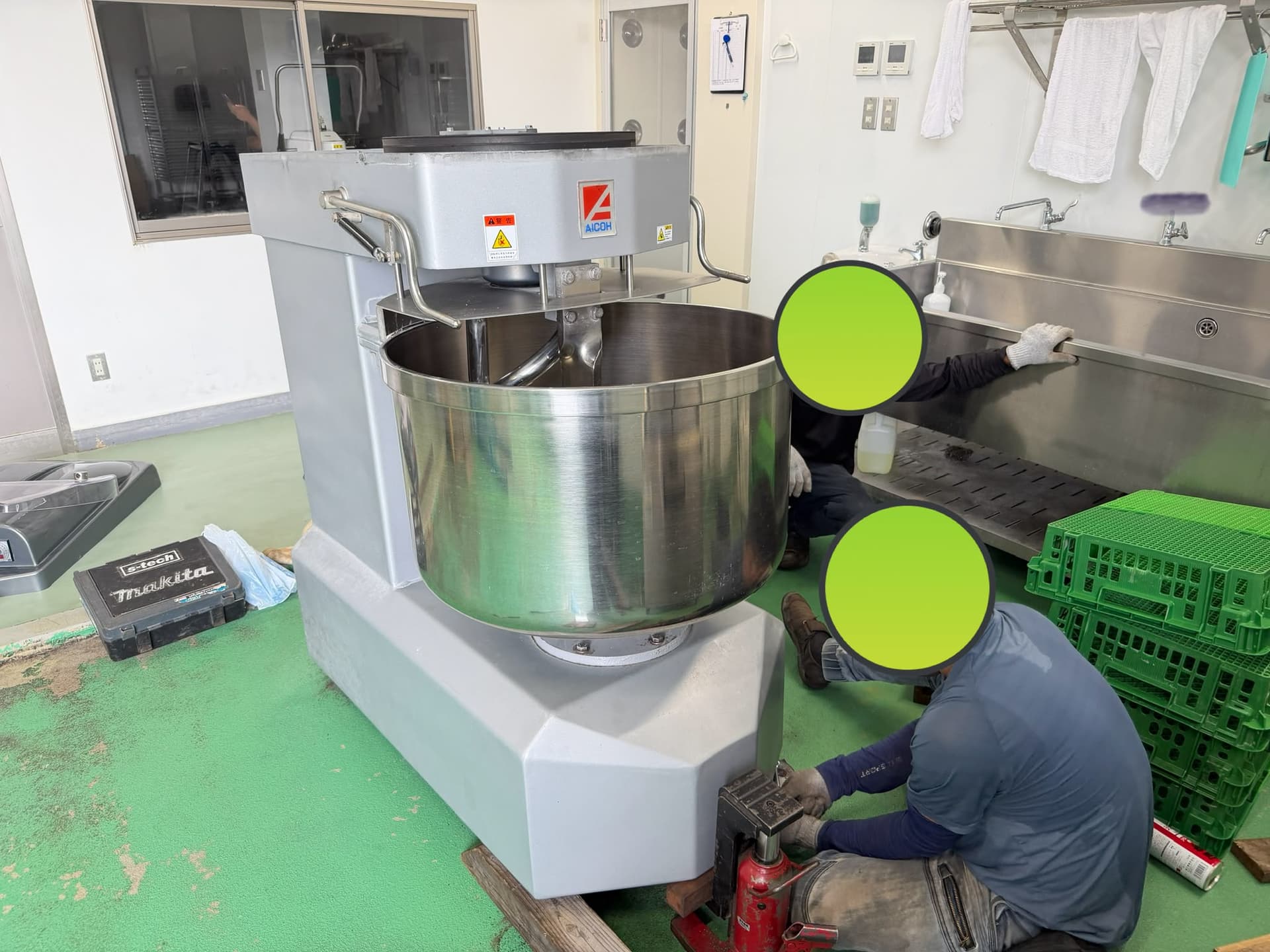 約530kgのミキサーEM80Pを窓の高さまで移動 gallery image 2